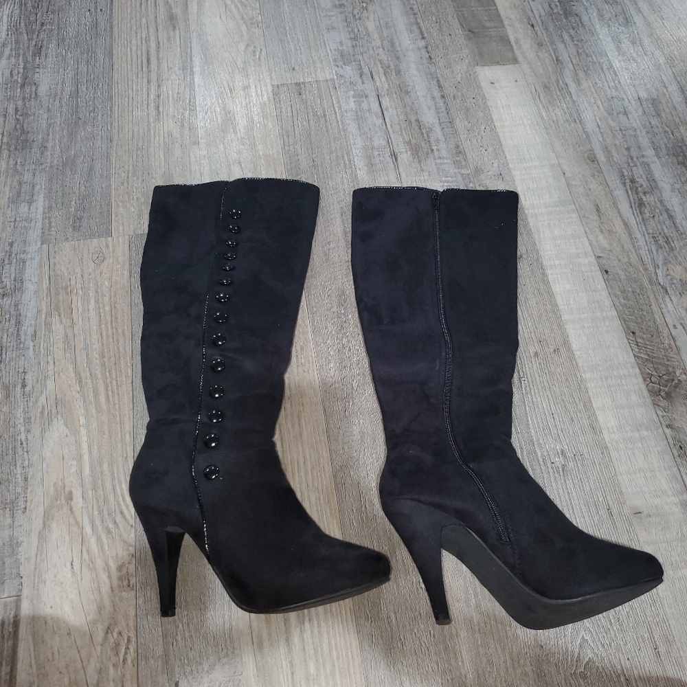 X-appeal black zip up heeled boots